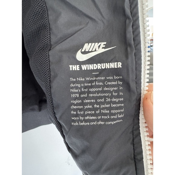 Nike Windrunner Jacket S Black White Chevron Hooded Windbreaker Athleisure - Picture 3 of 8